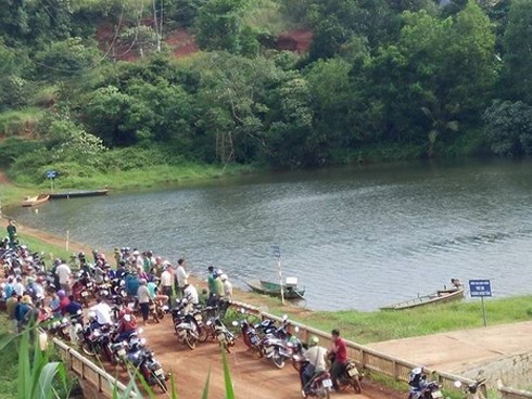 Cứu bạn trượt chân xuống hồ, 4 học sinh THCS tử vong