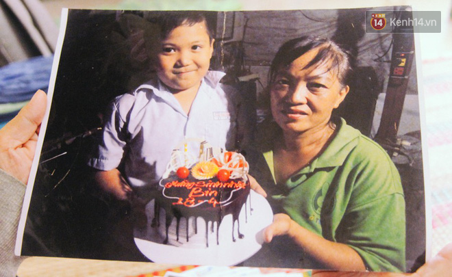 Mẹ mừng rớt nước mắt hay tin con trai đi lạc được chàng trai tốt bụng đưa về chăm sóc-1