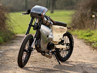 Huyền thoại Honda Super Cub hóa nữ thần nóng tính nhất