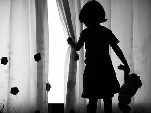 Người mẹ ham tiền bằng lòng hy sinh con cho “quỷ dữ