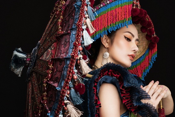 Diệu Linh chọn trang phục H’Mông thể hiện tại Nữ hoàng Du lịch Quốc tế 2018-1