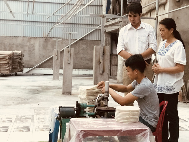 Lấy tiền cưới vợ xây xưởng, 8x trẻ quyết đưa bánh đa nem xuất khẩu-5