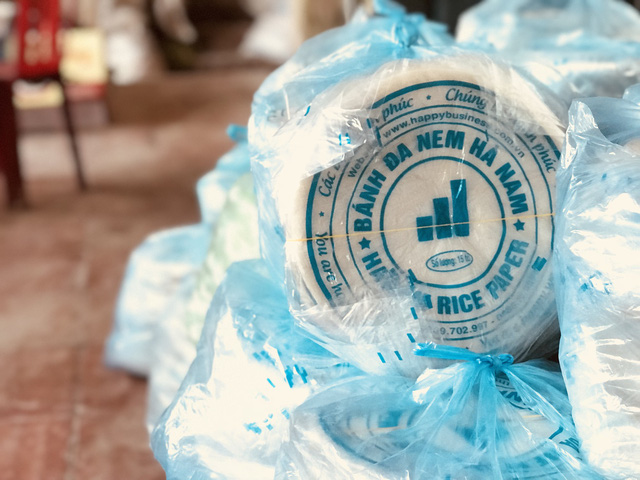 Lấy tiền cưới vợ xây xưởng, 8x trẻ quyết đưa bánh đa nem xuất khẩu-7