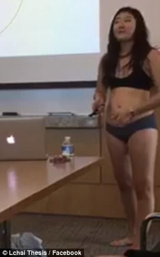 Bị giáo sư chỉ trích khi mặc quần ngắn, cô gái lột đồ ngay giữa buổi thuyết trình tốt nghiệp-3