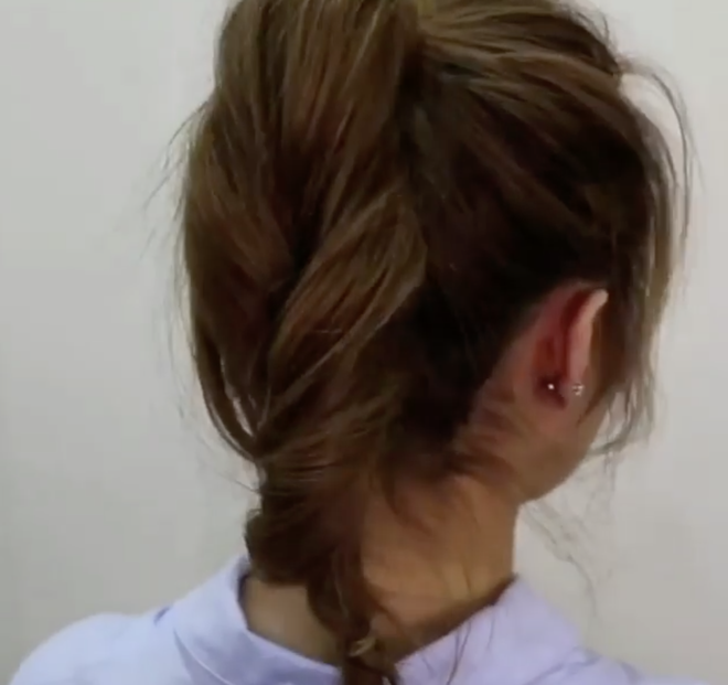 Hè nắng nóng mà không kịp chải chuốt thì cứ chọn 2 kiểu tóc vừa mát vừa nhanh gọn này-7