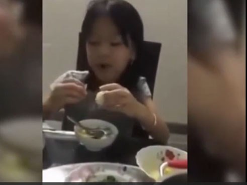 Chết cười với màn chất vấn bố của con gái