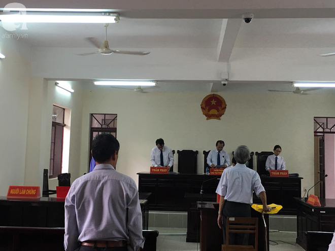 Nguyễn Khắc Thủy cho rằng mình bị vu khống: Tôi chỉ xoa đầu bé gái vì yêu thương chứ không làm gì cả-16