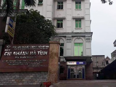 Nhân viên ngân hàng kể lại phút nhận mật báo của 'con gái tướng công an' bị cướp khống chế