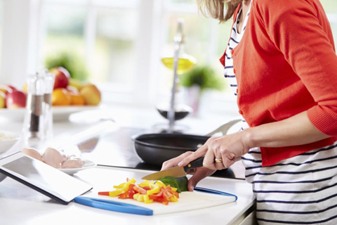 Vợ bắn chồng vì bị chê nấu ăn dở-1