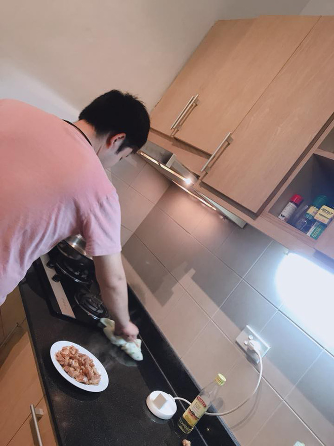 Nhìn cách ông chồng chăm vợ ốm, chị em nào cũng phải xuýt xoa không ngớt-2