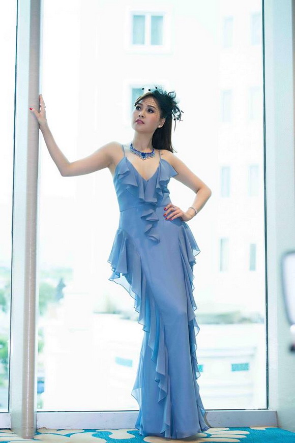 Gái nhảy Minh Thư diện váy xanh tiên cá khoe vẻ đẹp gợi cảm-11