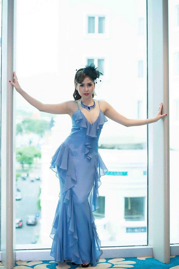 Gái nhảy Minh Thư diện váy xanh tiên cá khoe vẻ đẹp gợi cảm-3