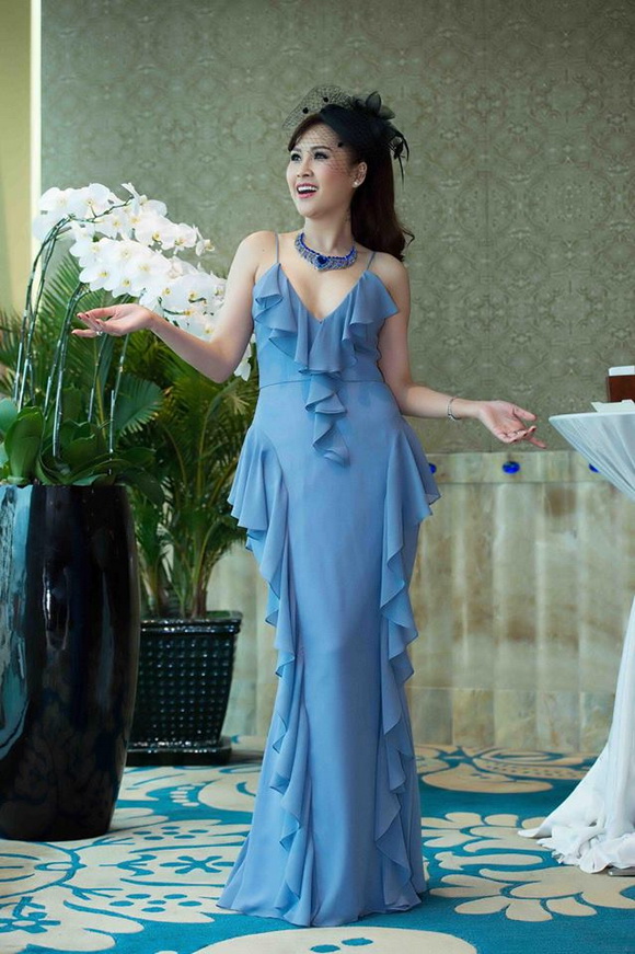 Gái nhảy Minh Thư diện váy xanh tiên cá khoe vẻ đẹp gợi cảm-10