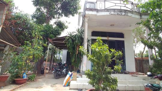 Bé gái 13 tuổi bị còng tay liên quan đến việc cưỡng chế đất đai-2