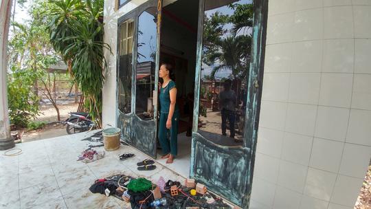 Bé gái 13 tuổi bị còng tay liên quan đến việc cưỡng chế đất đai-3