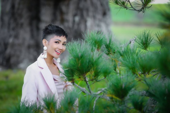 HHen Niê lạc vào xứ sở thần tiên của người lùn-2