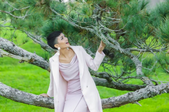 HHen Niê lạc vào xứ sở thần tiên của người lùn-3