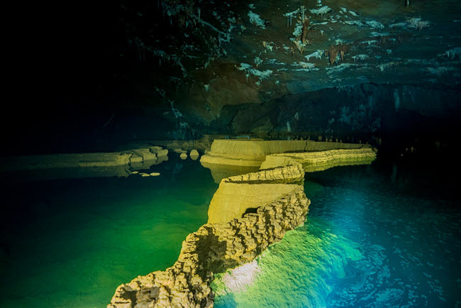 Bên trong những hang động đẹp ngoạn mục ở Việt Nam được báo Anh ca ngợi-12