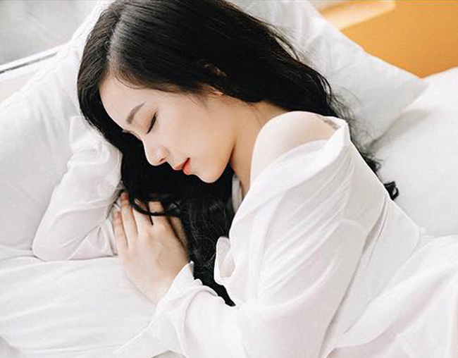 Những lần đăng ảnh khiến fan sốt xình xịch của hot girl ngủ gật-5