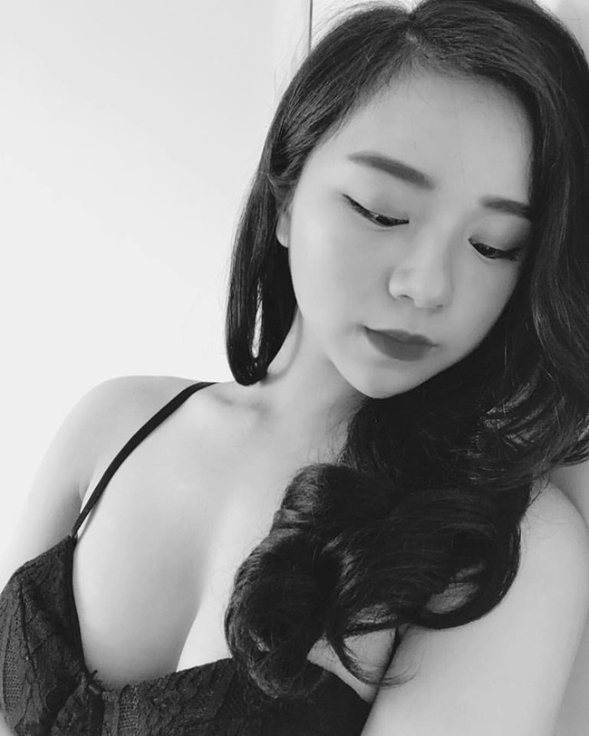 Những lần đăng ảnh khiến fan sốt xình xịch của hot girl ngủ gật-6