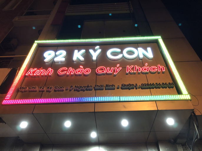 Cận cảnh truy quét nhà hàng thác loạn ở trung tâm Sài Gòn-1