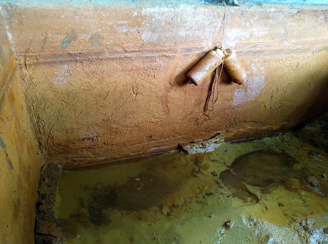 Hà Nội: Hàng nghìn hộ dân hơn 10 năm qua phải ngậm đắng sử dụng nước từ nguồn nước đen, bốc mùi hôi thối-5