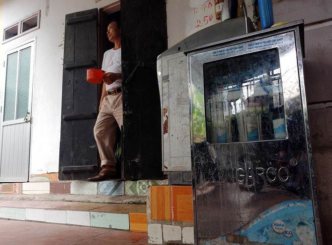 Hà Nội: Hàng nghìn hộ dân hơn 10 năm qua phải ngậm đắng sử dụng nước từ nguồn nước đen, bốc mùi hôi thối-7