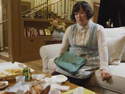 Thuê osin chăm con sau khi vợ qua đời, một hôm về sớm tôi hoảng loạn trước cảnh tượng-3