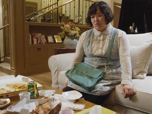 Sững sờ khi sếp nữ của chồng đến nhà, chồng bỗng nhiên gọi vợ là người giúp việc