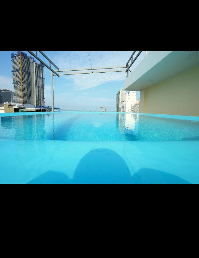 Háo hức book khách sạn qua mạng vì hồ bơi đẹp, cô gái khóc thét vì thực tế quá tàn nhẫn-2