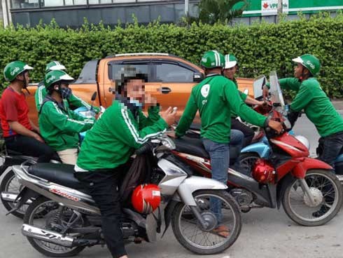 Giả 'xe ôm công nghệ' tung hoành khắp phố