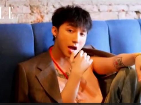 Hậu trường chụp hình với 'thần thái đỉnh cao' của Sơn Tùng khiến fans 'rụng' tim