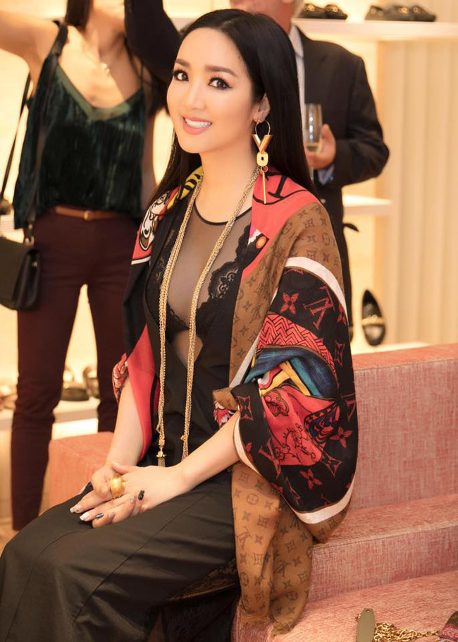 Nhan sắc quyến rũ của Nguyễn Thị Huyền và 4 hoa hậu làm MC-12