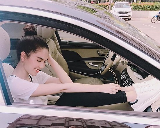 Diễn viên Lan Phương đăng ký kết hôn với bạn trai Tây cao 2m-10