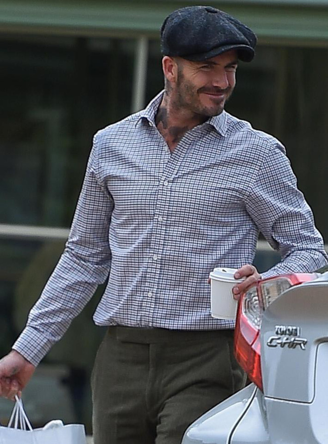 Bé Harper diện đồ như chim cánh cụt đáng yêu, hôn bố Becks cực tình cảm-6