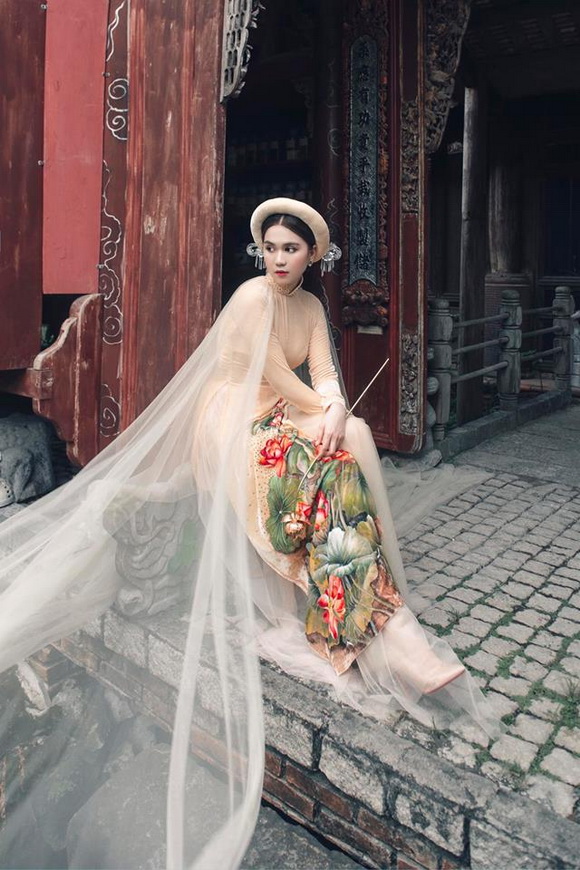Không phải cứ mặc đồ gợi cảm mới đẹp, Ngọc Trinh diện áo dài vẫn thần thái đỉnh cao-7
