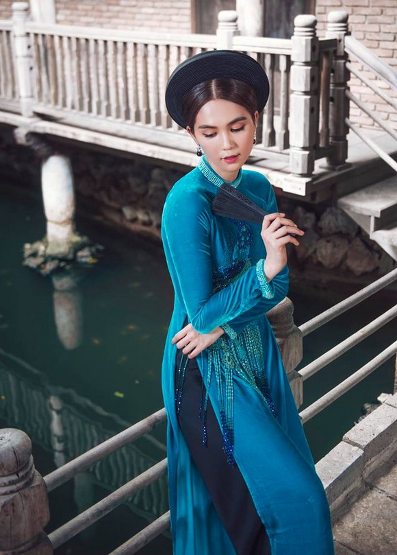 Không phải cứ mặc đồ gợi cảm mới đẹp, Ngọc Trinh diện áo dài vẫn thần thái đỉnh cao-9