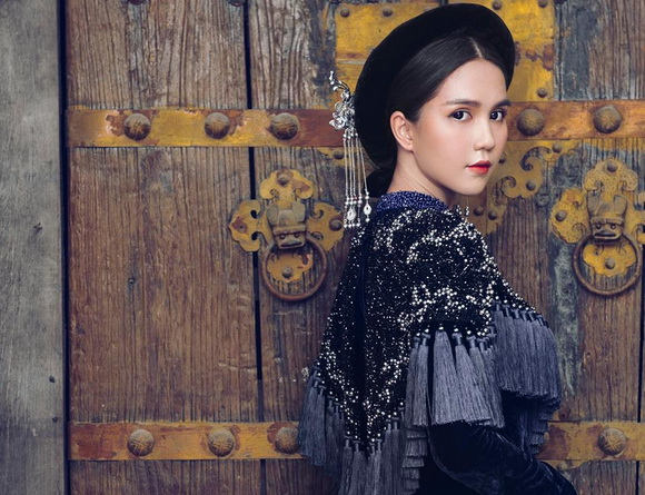 Không phải cứ mặc đồ gợi cảm mới đẹp, Ngọc Trinh diện áo dài vẫn thần thái đỉnh cao-10