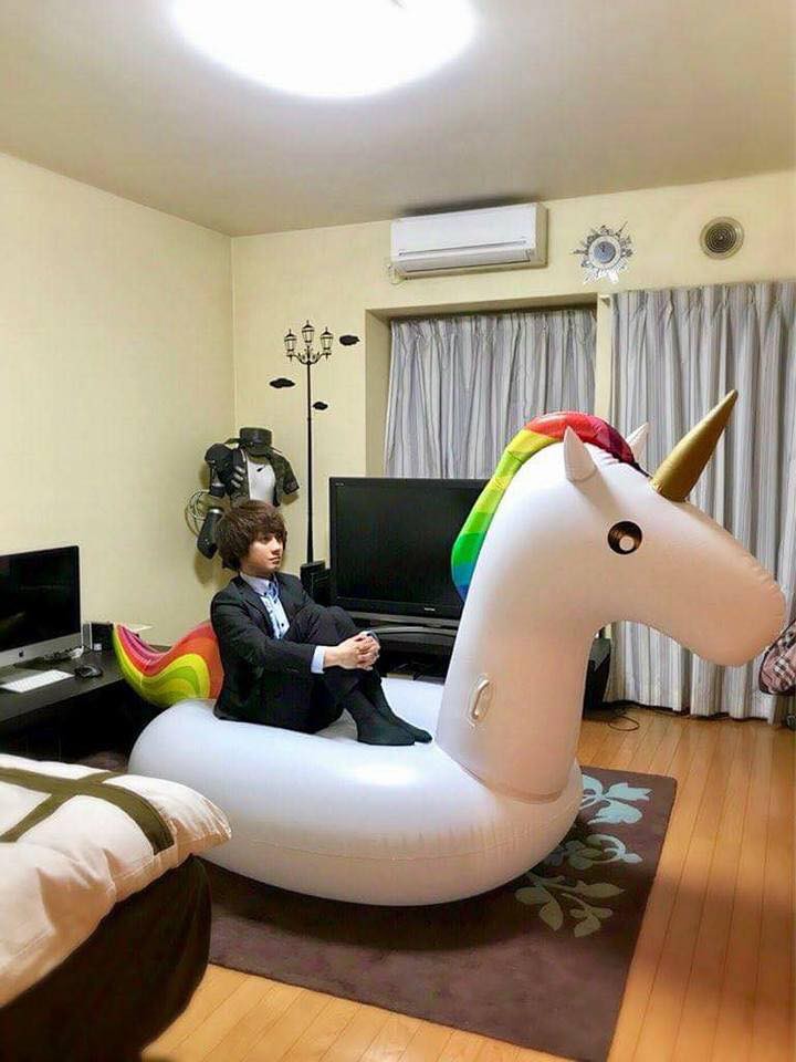 Chuyện thật như đùa: Đặt mua phao bé xinh đi biển, thanh niên nhận được cái phao to gần bằng căn phòng-1