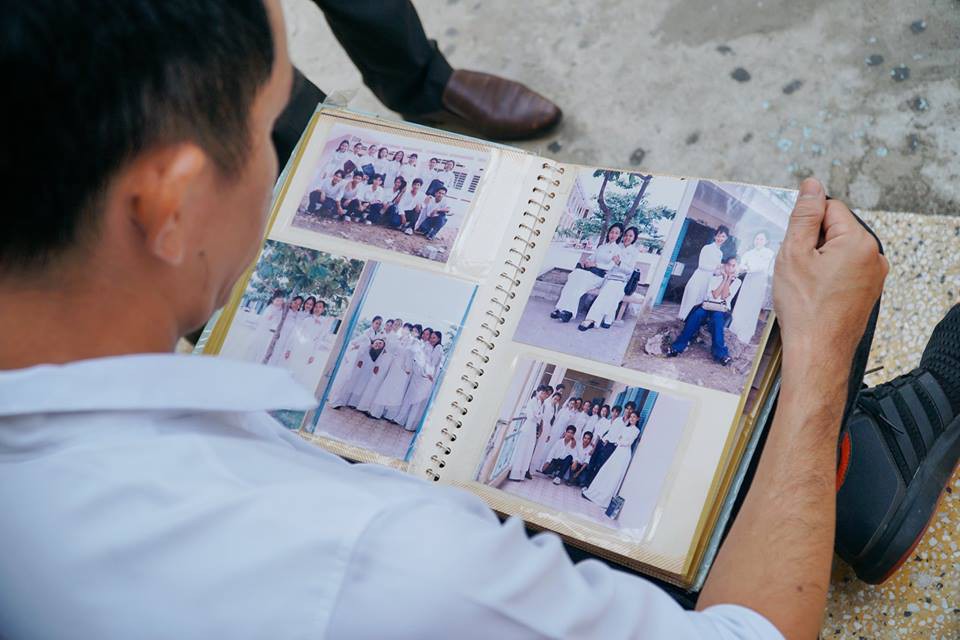 Bộ ảnh kỷ yếu đặc biệt: 20 năm sau ngày ra trường, cả lớp vẫn họp mặt với gần đủ sĩ số!-1