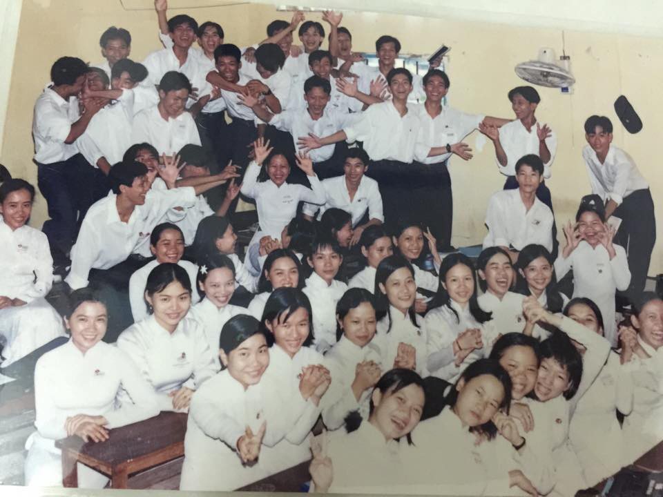 Bộ ảnh kỷ yếu đặc biệt: 20 năm sau ngày ra trường, cả lớp vẫn họp mặt với gần đủ sĩ số!-2