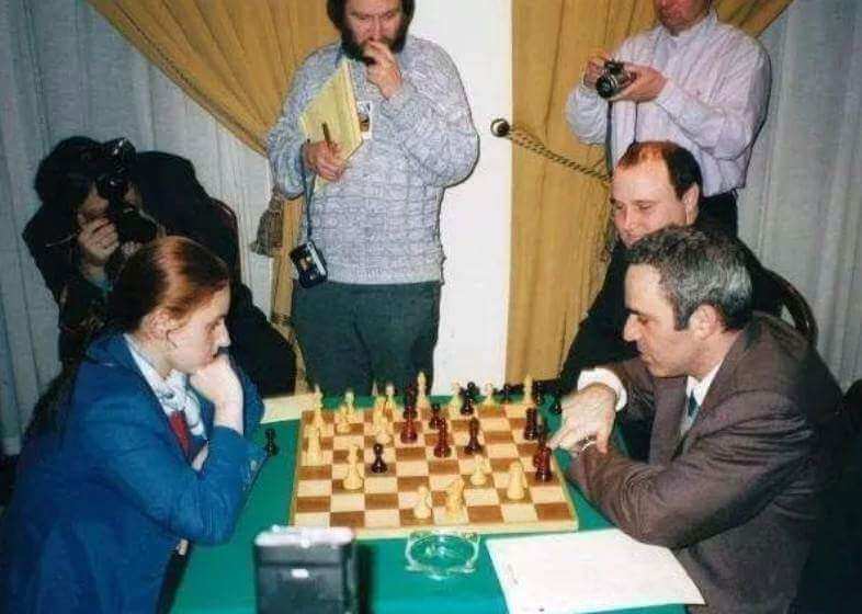 Ông bố lấy 3 con làm thí nghiệm nuôi trồng thiên tài” trong 30 năm chấn động thế giới-6