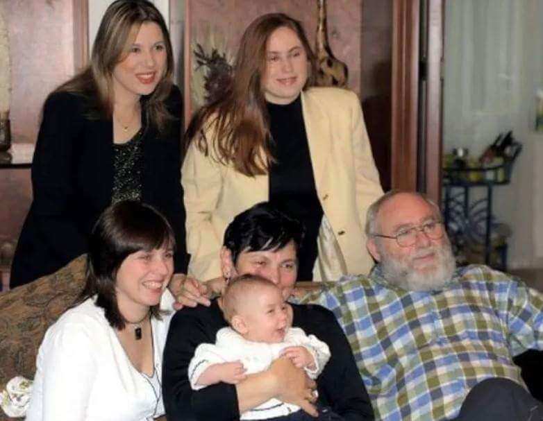 Ông bố lấy 3 con làm thí nghiệm nuôi trồng thiên tài” trong 30 năm chấn động thế giới-1