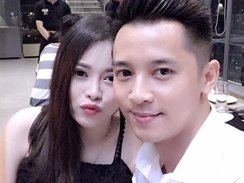 Vợ bị tố là người cướp chồng sắp cưới của bạn thân, chồng Hằng 'Túi' đăng đàn bênh vực bà xã