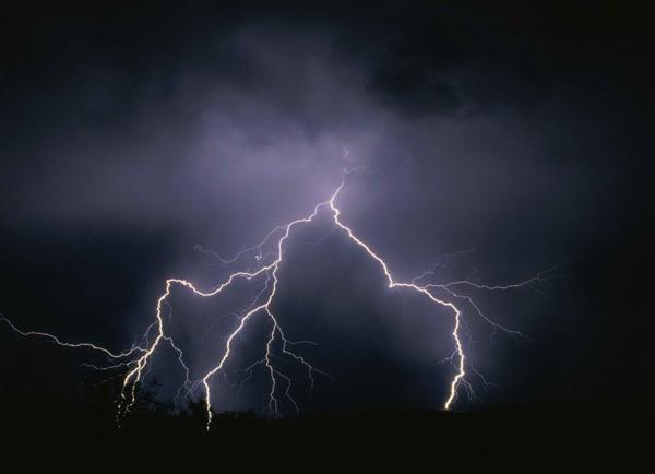 Bị sét đánh khi mang thai 9 tháng, mẹ đau đớn vì không thể cứu được con-1