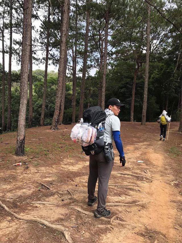 Nam phượt thủ mất tích khi leo núi Tà Năng: Trong hành lí còn ít nước và 1kg chả-2