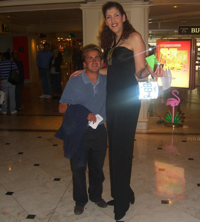 Cư dân mạng ngỡ ngàng với các cặp đôi đũa lệch-11