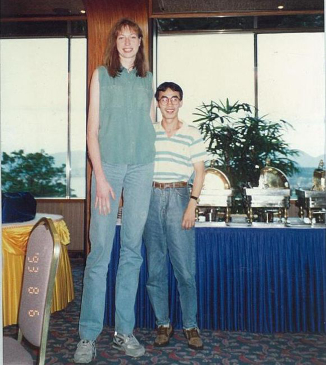 Cư dân mạng ngỡ ngàng với các cặp đôi đũa lệch-12