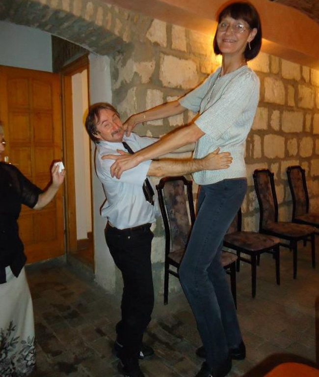 Cư dân mạng ngỡ ngàng với các cặp đôi đũa lệch-15