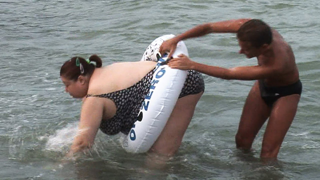 Nghẹt thở với những pha mắc kẹt của người đẹp-11